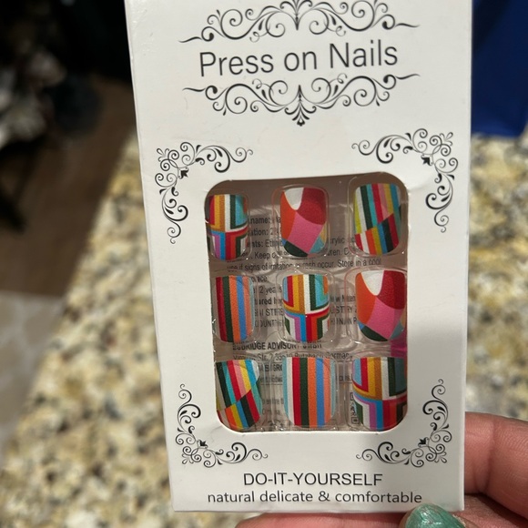 Assorted False Nail Sets - Picture 5 of 6